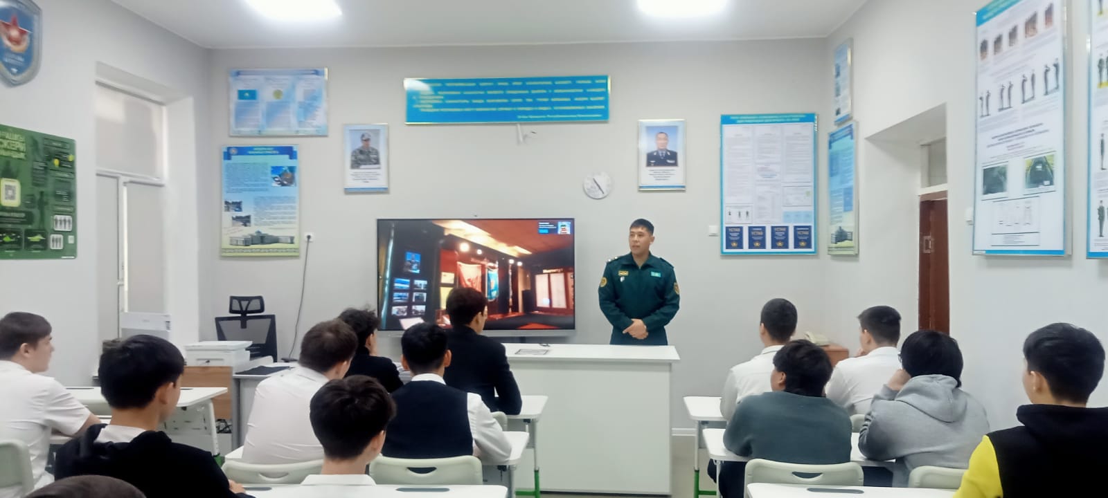 "Профорентационная беседа"/ «Кәсіби бағдар беру түсіндіру жұмысы»